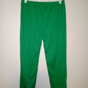 Grass Green Capri Leggings with cute buttons for decoration.. XL..Soft